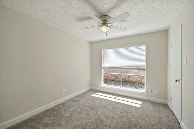 Building Photo - 9318 Beringwood Dr