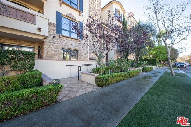 Building Photo - 12026 Hoffman St