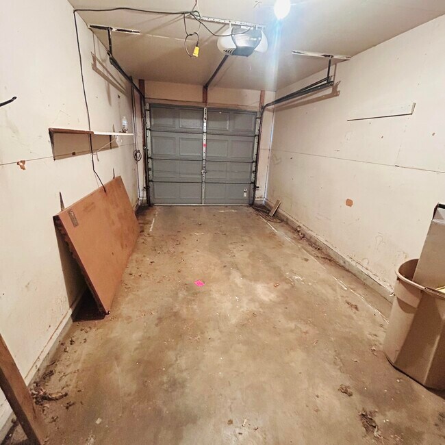 Building Photo - 1918 71st St