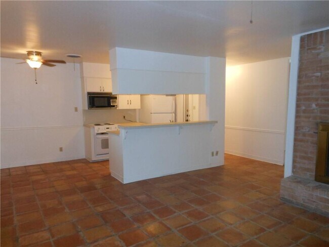 Building Photo - 2308 Barton Skyway