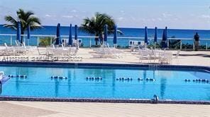 Building Photo - 2030 S Ocean Dr