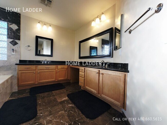 Building Photo - 4027 E Kirkland Rd