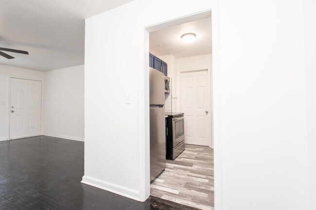 Building Photo - 802 N Minnesota St