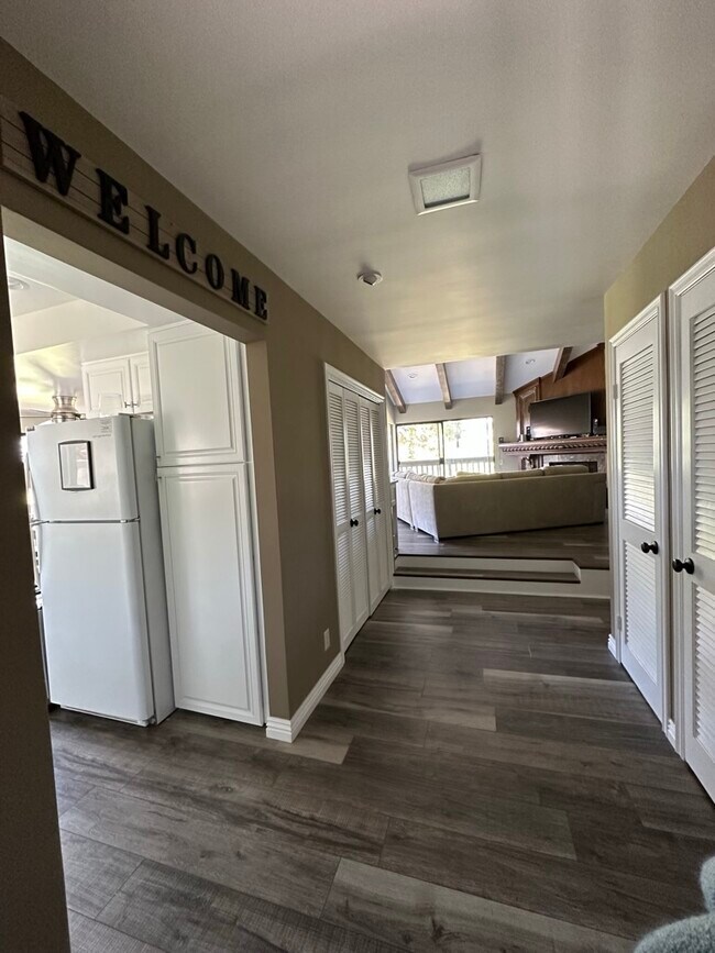 Building Photo - 14 Lago Norte