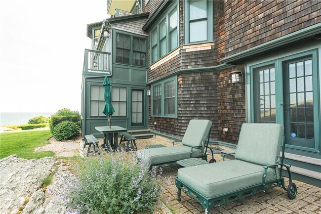 Building Photo - 575 Tuckerman Ave