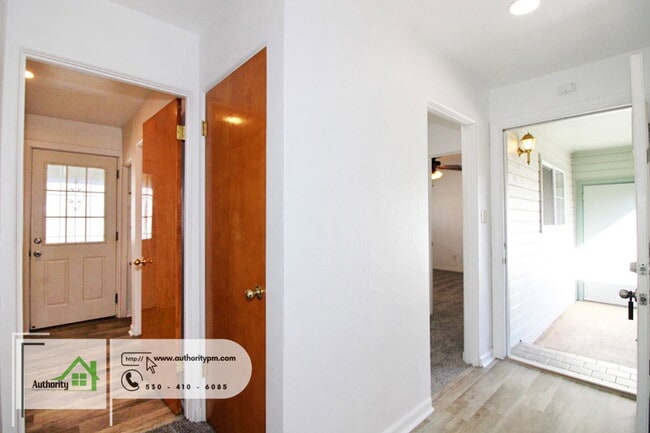 Building Photo - 2176 Oxford Rd