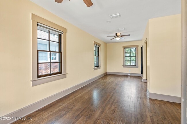 Building Photo - 1745 Belmonte Ave
