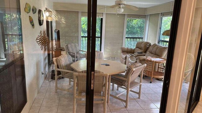 Building Photo - 3360 Lucerne Park Dr