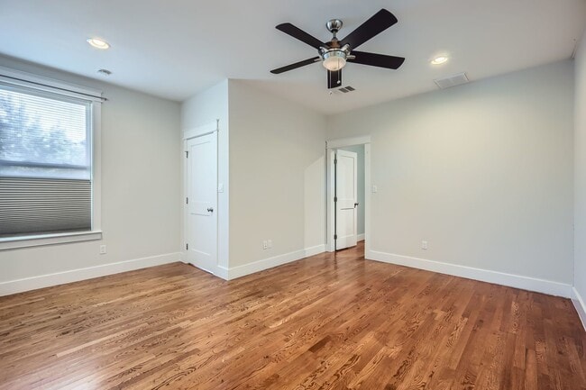 Building Photo - 1204 W St Johns Ave