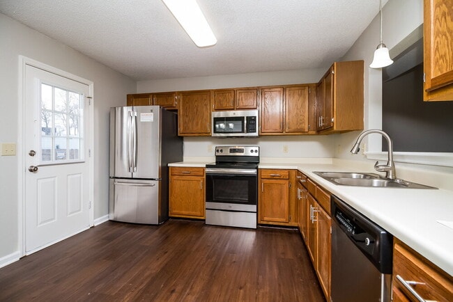 Building Photo - 606 Rocky Ridge Cir