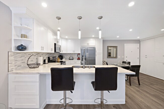 Building Photo - 11645 Montana Ave