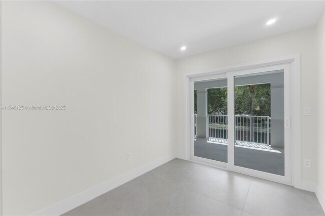 Building Photo - 6498 NW 113th Pl