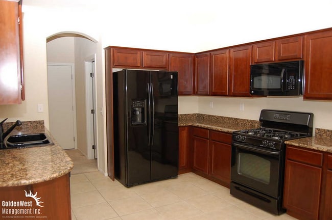 Building Photo - Gorgeous 2Bdm 2.5Ba Townhome with a Loft in Gated Community