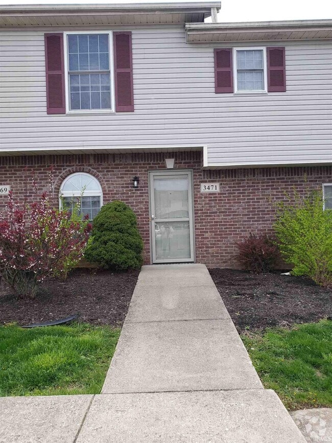 Building Photo - 3471 S Oaklawn Cir