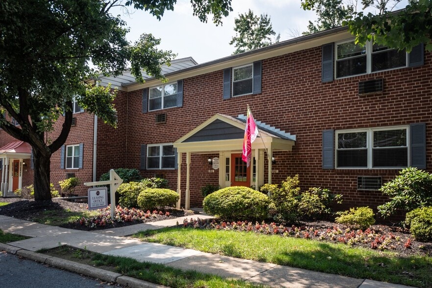 Primary Photo - Spring Manor