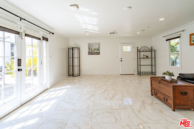 Building Photo - 3319 Clifden Ln