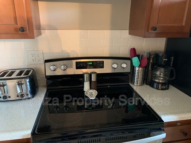 Building Photo - 1651 S Spring Ave