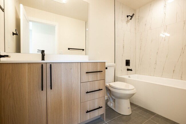 Building Photo - New Modern Ballard Townhouse | 3BR/2BA | Private Patio & Backyard
