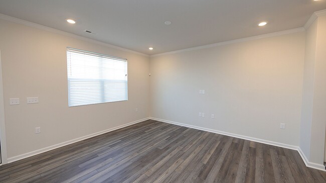 Building Photo - Townhome for Rent with One-Car Garage Clos...