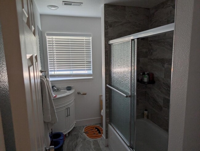 Building Photo - 1045 Washington St