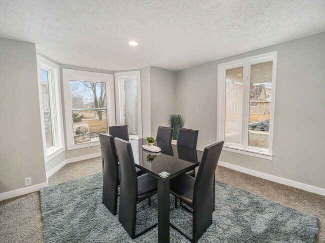 Building Photo - 606 N 8th St