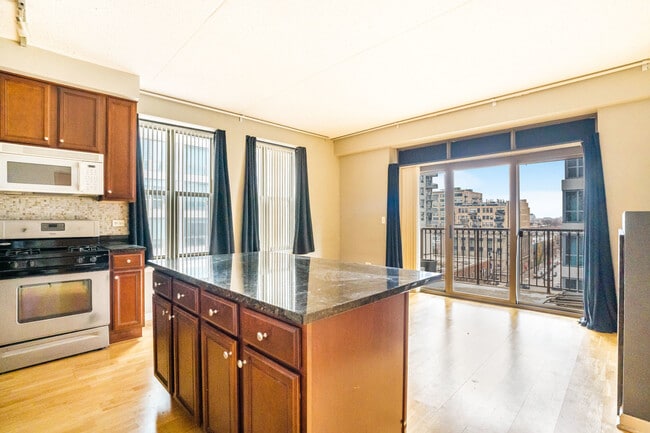 Building Photo - 1250 S Indiana Ave