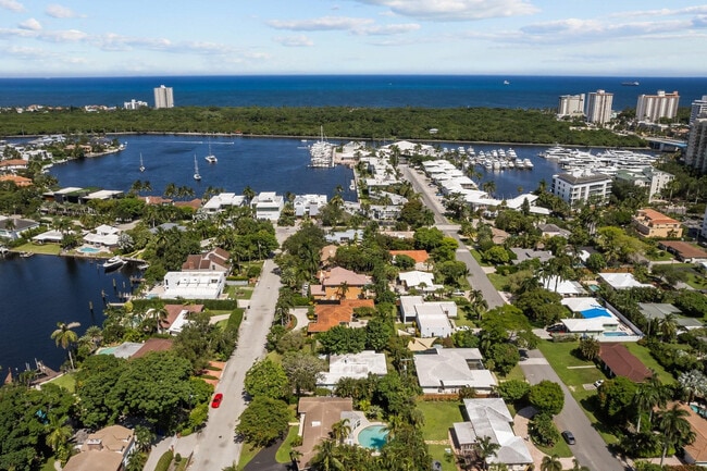 Building Photo - 2608 NE 12th St