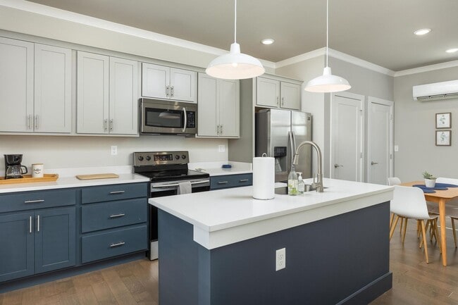Building Photo - Fully furnished 1 bedroom!