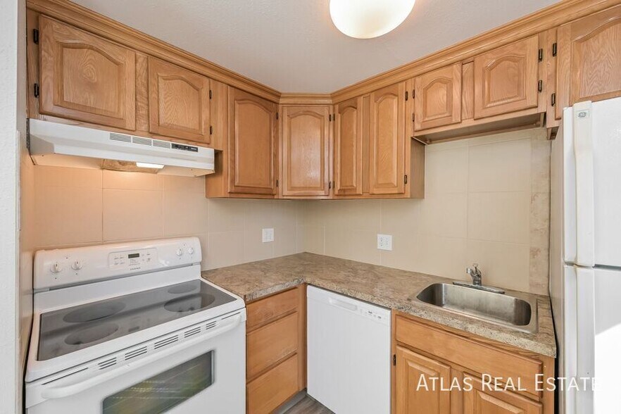 Building Photo - 800 Miller Ct