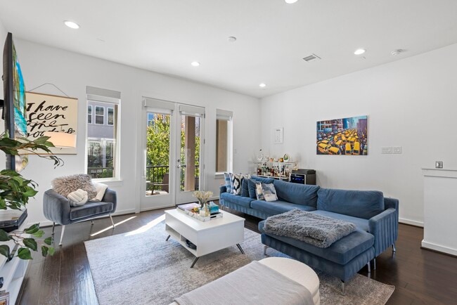 Building Photo - 1925 Shearn St