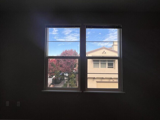 Building Photo - 427 Anchor Ln