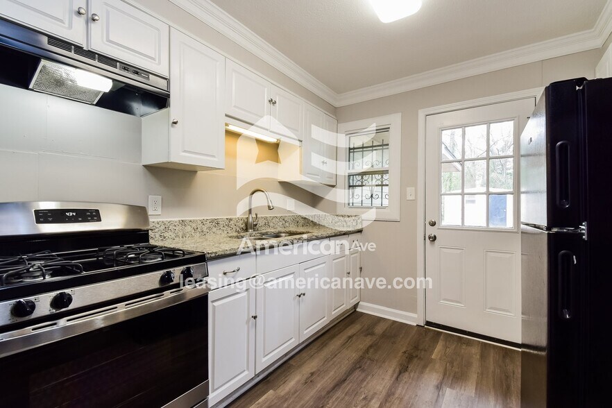 Building Photo - 5614 Grove Ave