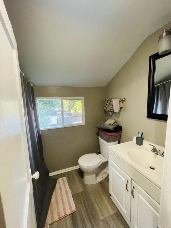 Building Photo - 108 1/2 W Filbert Street