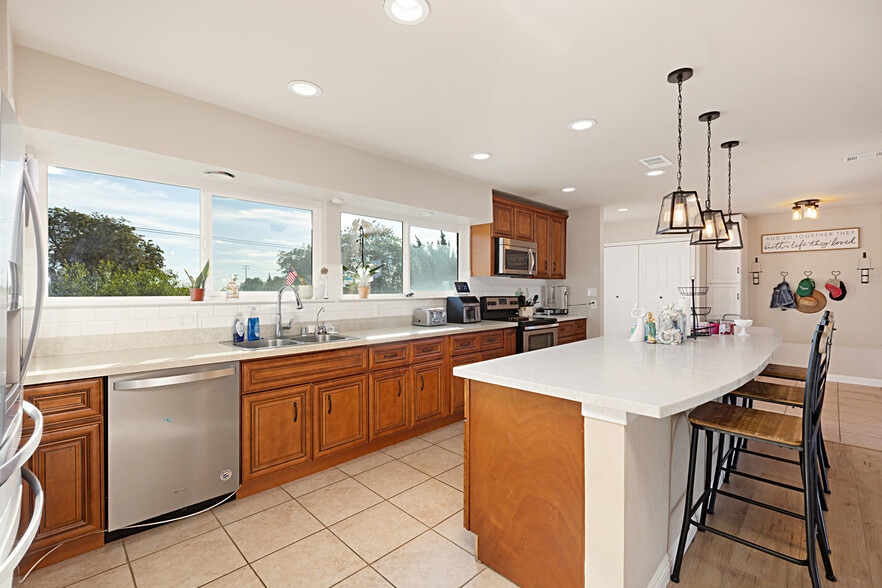 Building Photo - 1720 Via Entrada