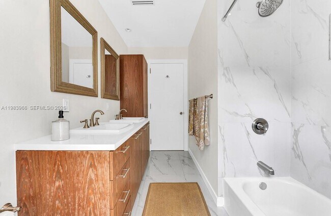 Building Photo - 1150 NE 91st St