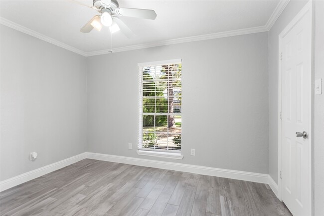 Building Photo - 11710 S Seawood Dr