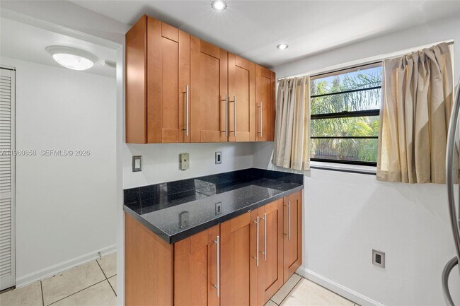 Building Photo - 10835 SW 112th Ave
