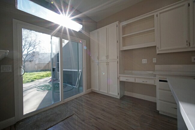 Building Photo - Beautifully remodeled 4 bedroom, 2 bathroo...