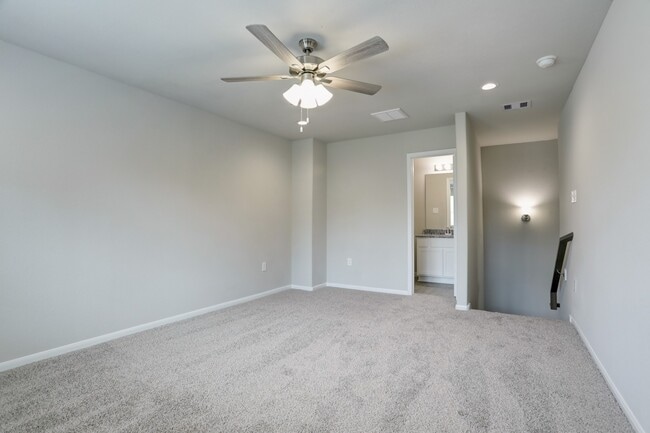 Building Photo - 725 W Foley St