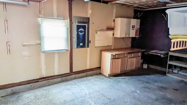 Building Photo - 3 BD  1.5 BA  Guilderland Schools