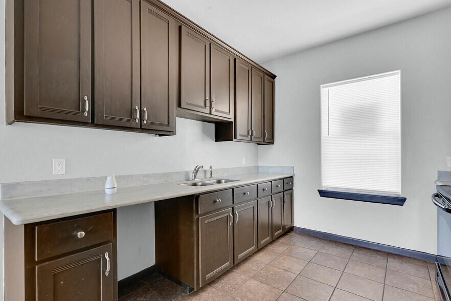 Full size kitchen with marble counter tops. - 801 E Daffodil