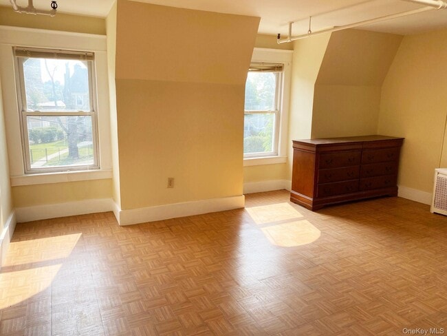 Building Photo - 15 Woodcrest Ave