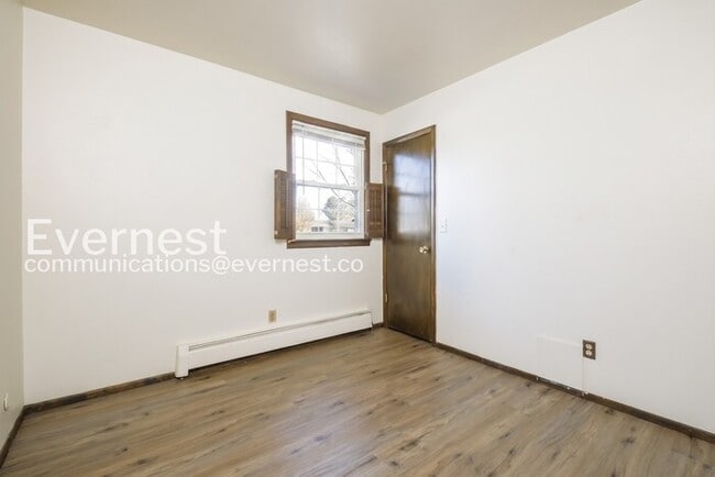 Building Photo - 4 Bed, 2.5 Bath Home with Garage / Available Soon!
