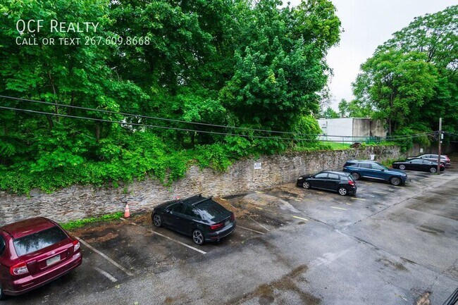 Building Photo - 2248 Bryn Mawr Ave