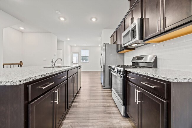 Building Photo - Raleigh Living Made Easy – 3BR Townhome w/ Amenities & Prime Location