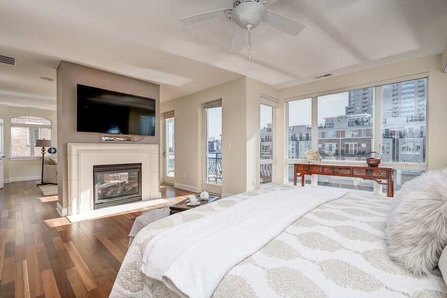 Building Photo - 621 Ponte Villas N