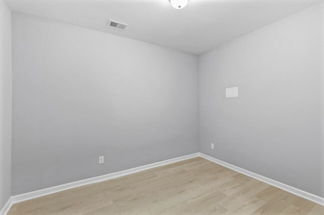 Building Photo - Stunning 3 Story Home in Crawford Creek