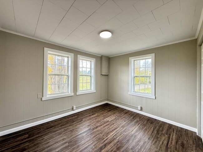 Building Photo - 11025-11107 107 Cutoff