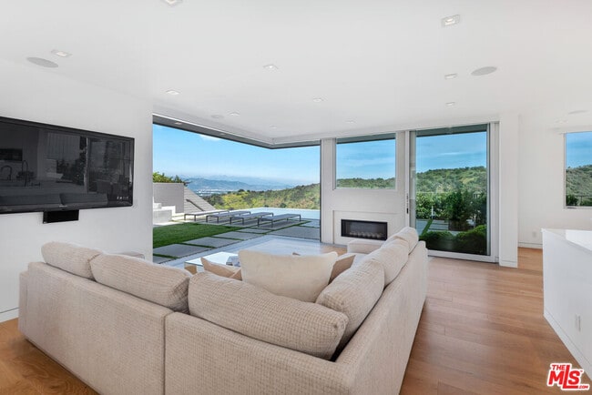 Building Photo - 3642 Beverly Ridge Dr