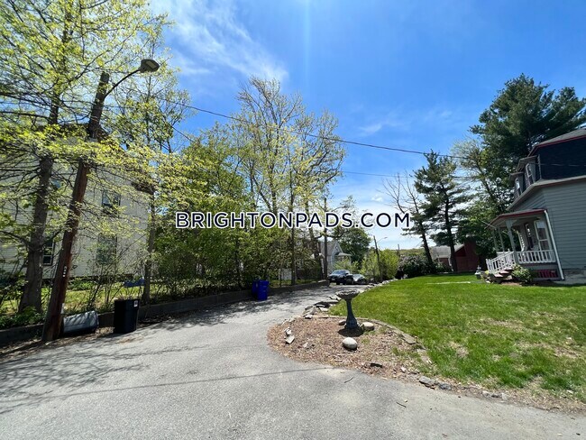 Building Photo - 11 Allen St